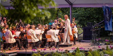 Orchester Vogtland Philharmonie auf der Schillerbühne 